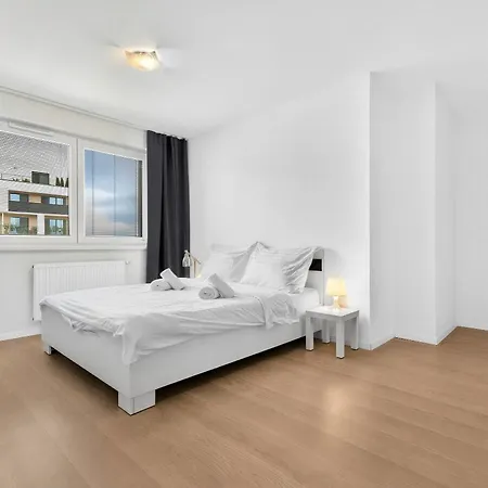 Quiet Spacious Business With On-site Parking Appartement Raca