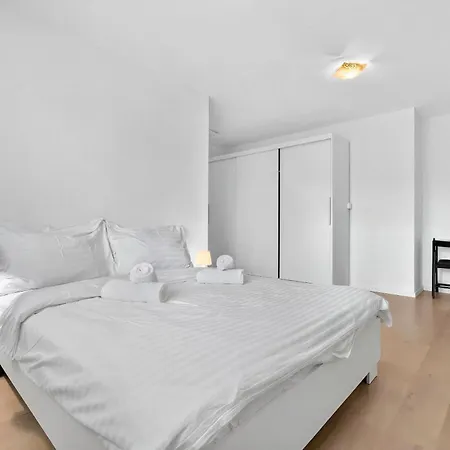 Quiet Spacious Business With On-site Parking Raca