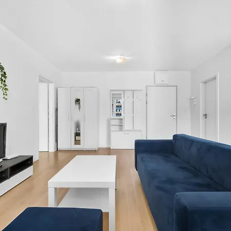 Quiet Spacious Business With On-site Parking * Raca
