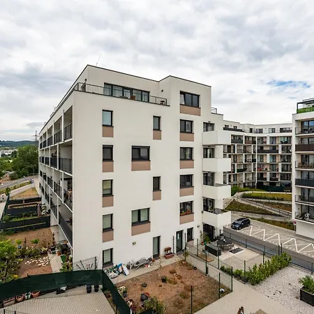 Quiet Spacious Business With On-site Parking